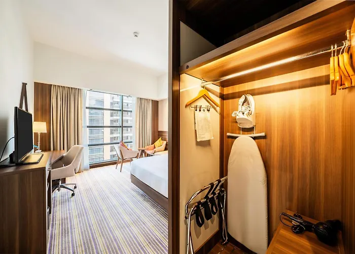3 SterneHotel Hampton By Hilton Dubai Airport