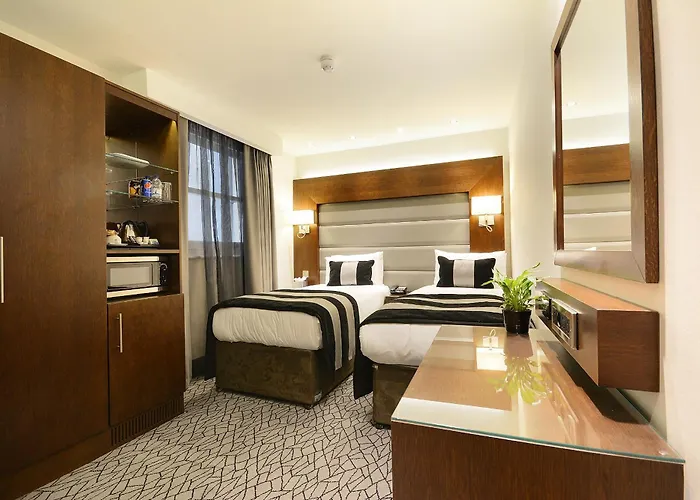 Park Grand Paddington Court