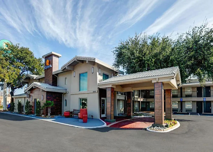Günstiges Hotel: La Quinta Inn By Wyndham Dallas Uptown