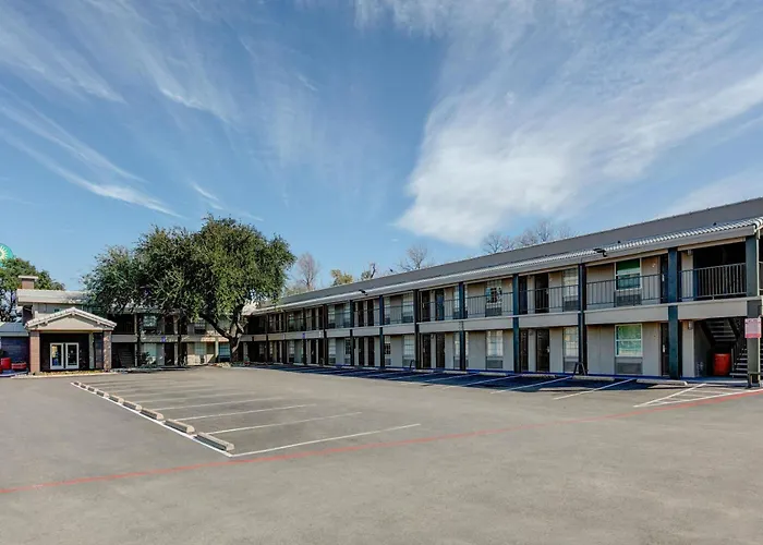 Günstiges Hotel: La Quinta Inn By Wyndham Dallas Uptown