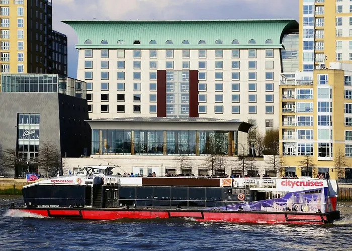 Canary Riverside Plaza