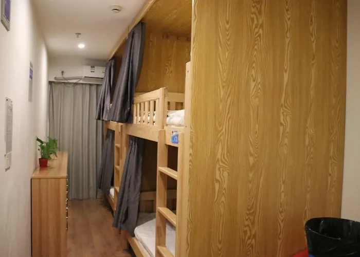 Hotel nahe College: The Phoenix Hostel Shanghai-Laoshan