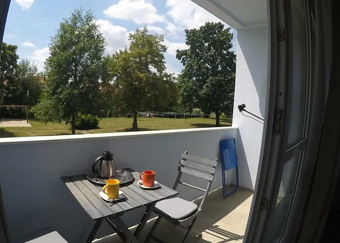 Hotel nahe College: F2 - Am alten Elbarm - Laubegast