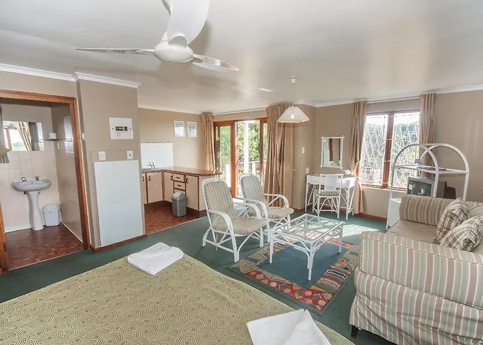 Ping Pong Hotel: Pine Lodge Resort